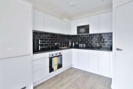 Grassholme House, 5 Powdermill Close, Image 3