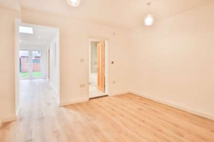 Longfellow Road, Worcester Park, Image 3