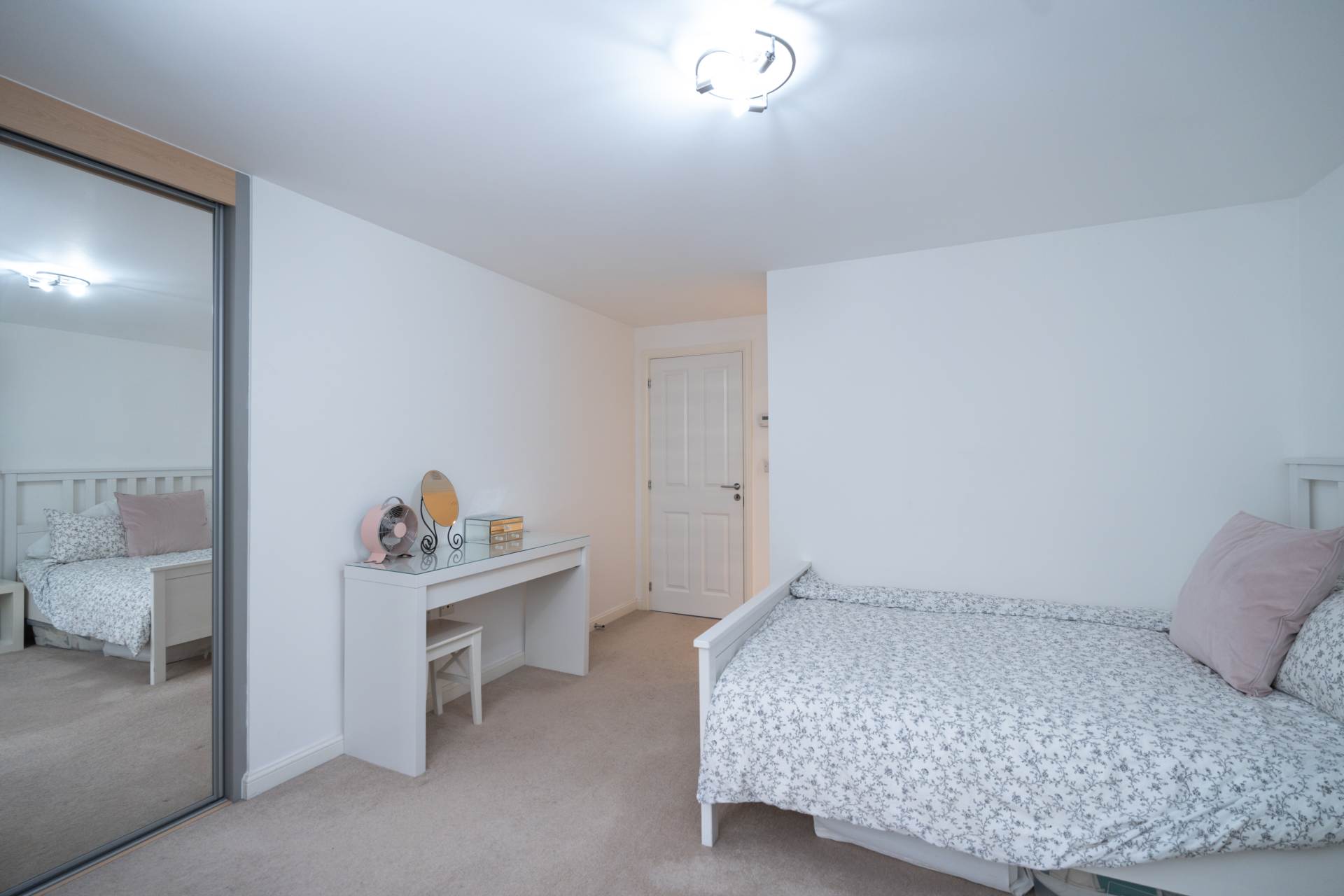 Rona Maclean Close, Epsom, Image 12