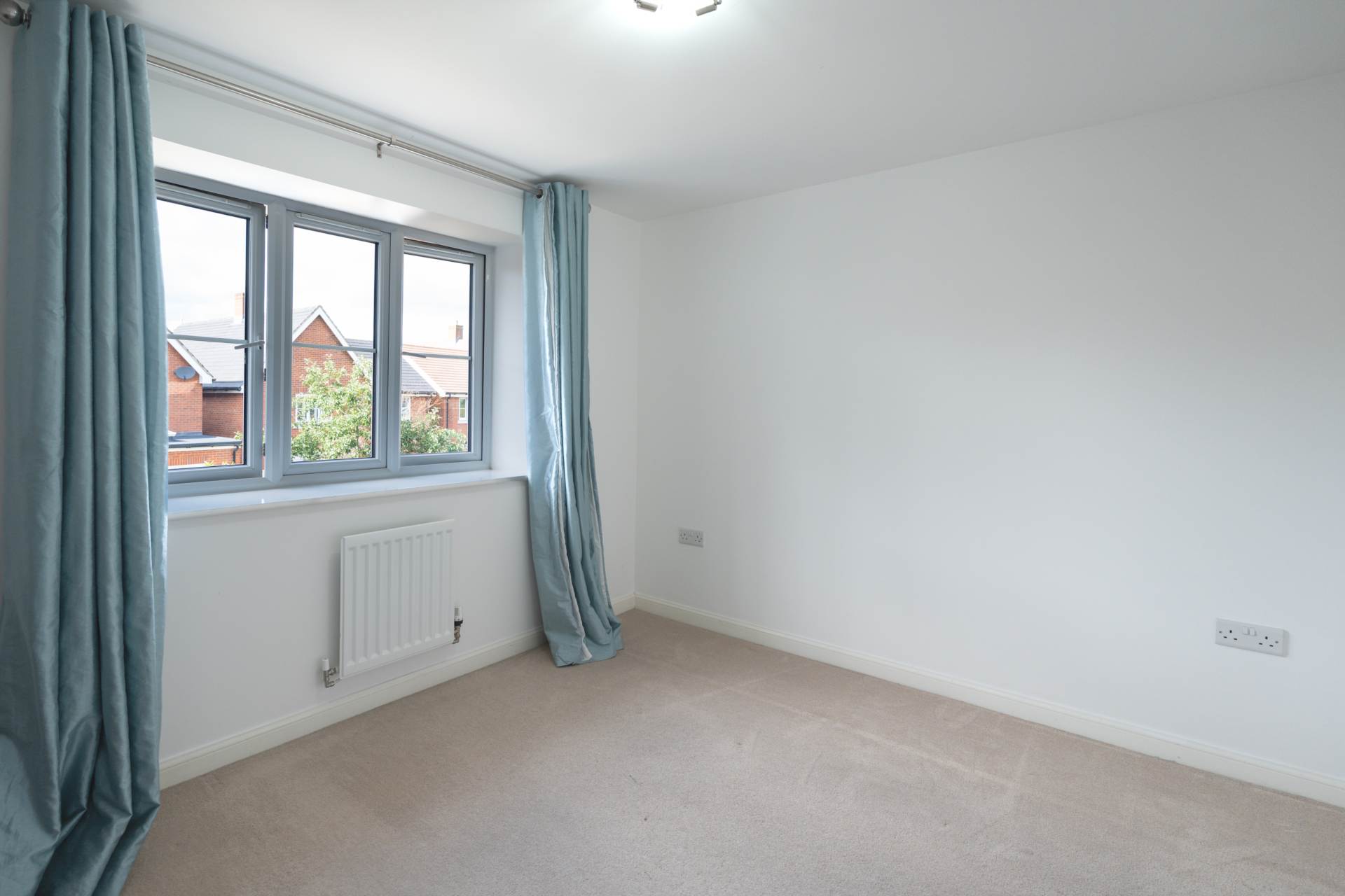 Rona Maclean Close, Epsom, Image 16