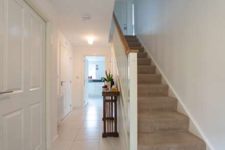 Rona Maclean Close, Epsom, Image 10