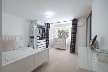 Rona Maclean Close, Epsom, Image 11
