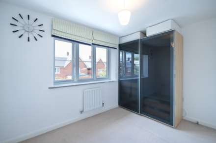 Rona Maclean Close, Epsom, Image 15