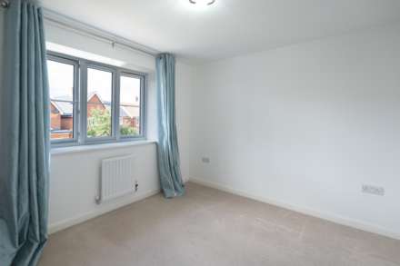 Rona Maclean Close, Epsom, Image 16