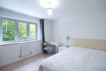 Rona Maclean Close, Epsom, Image 17