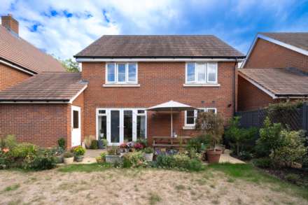 Rona Maclean Close, Epsom, Image 22