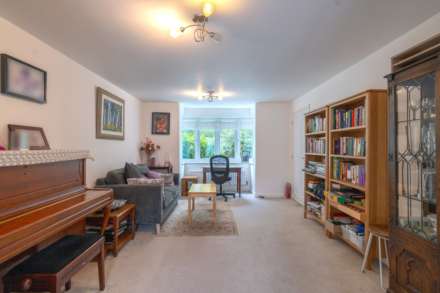 Rona Maclean Close, Epsom, Image 3