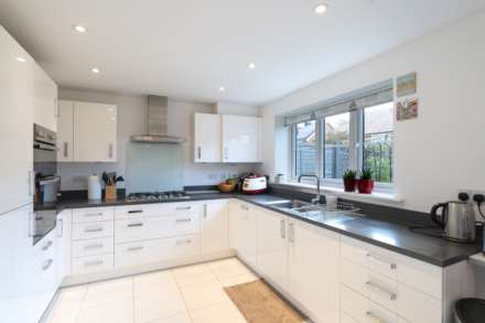 Rona Maclean Close, Epsom, Image 7