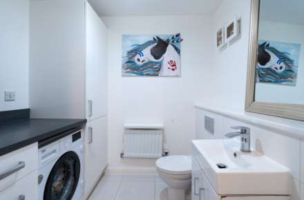 Rona Maclean Close, Epsom, Image 9