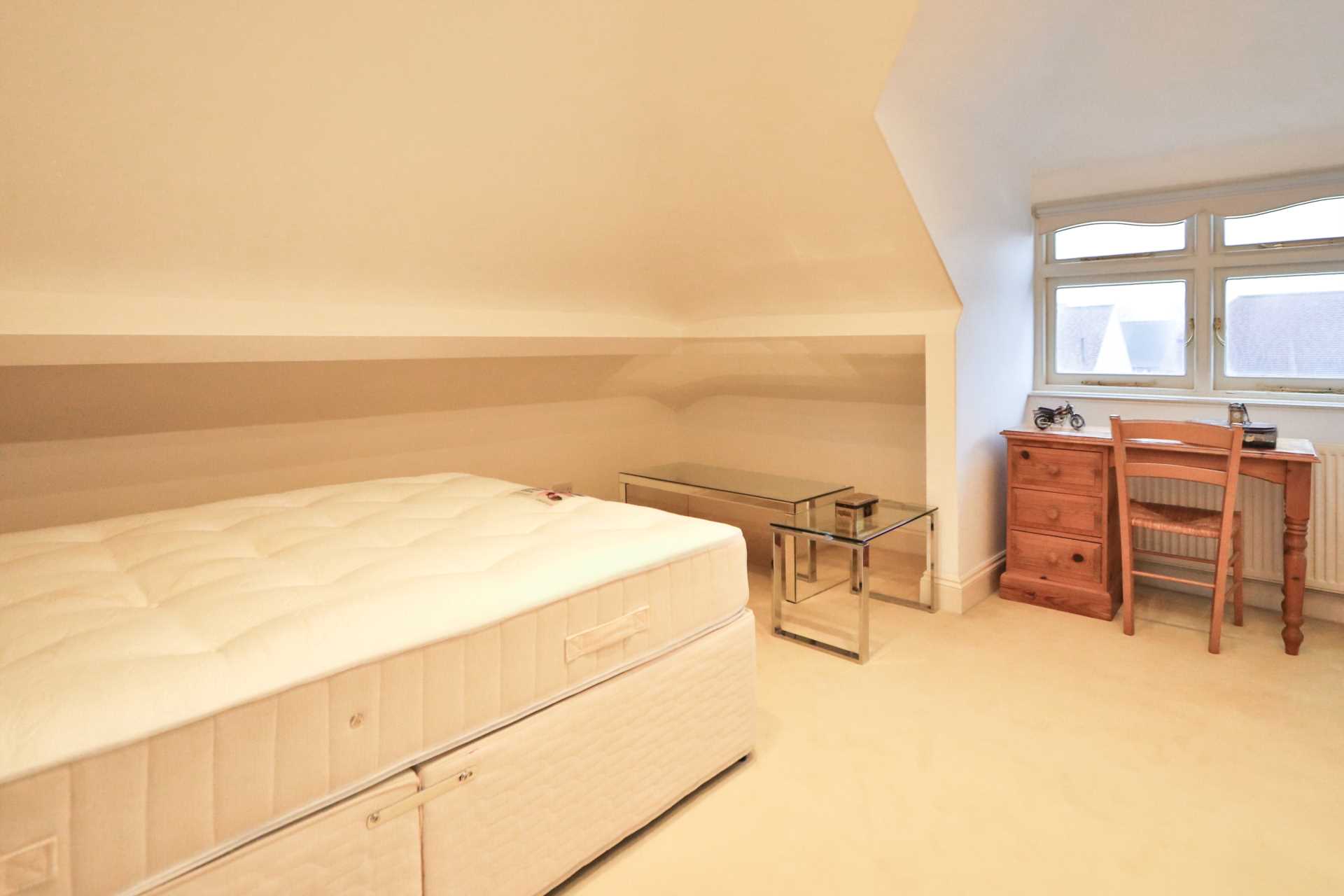 Shottfield Avenue, London, Image 26
