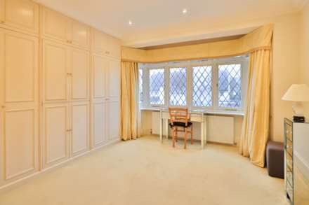 Shottfield Avenue, London, Image 19