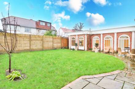 Shottfield Avenue, London, Image 32