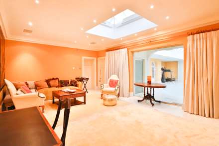 Shottfield Avenue, London, Image 5