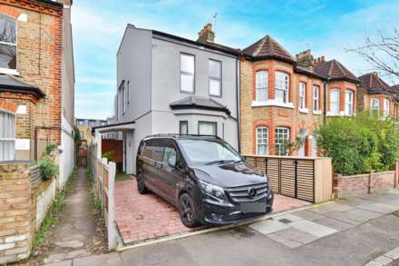 3 Bedroom Maisonette, South Wimbledon