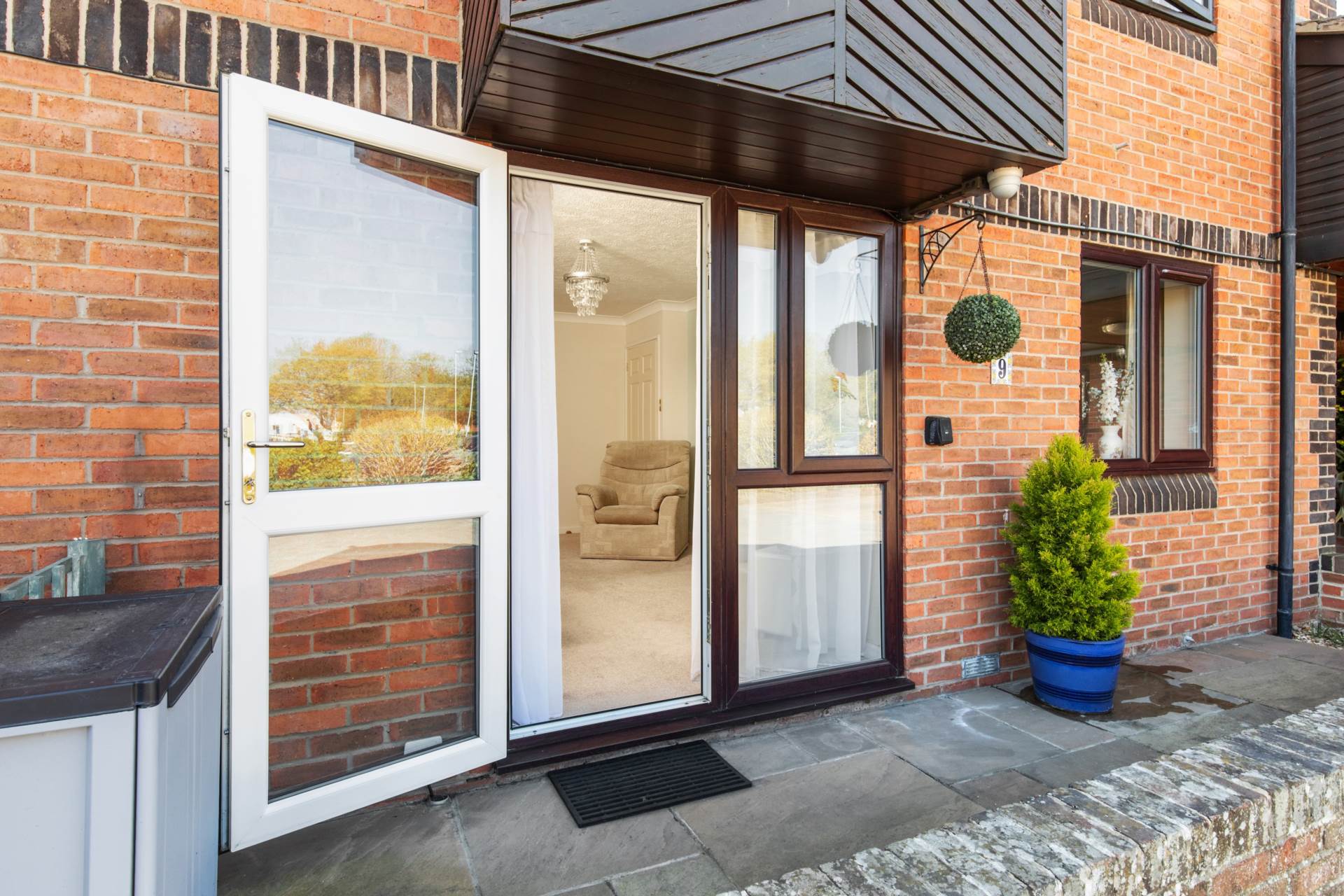 Oakland Court, Goring Street, Image 2
