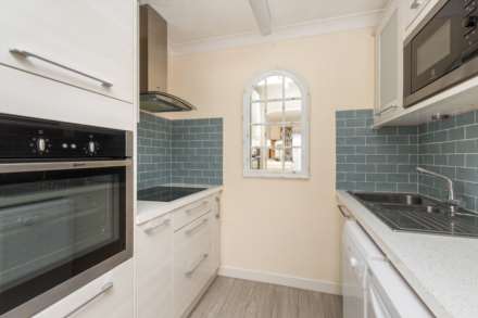 Oakland Court, Goring Street, Image 7