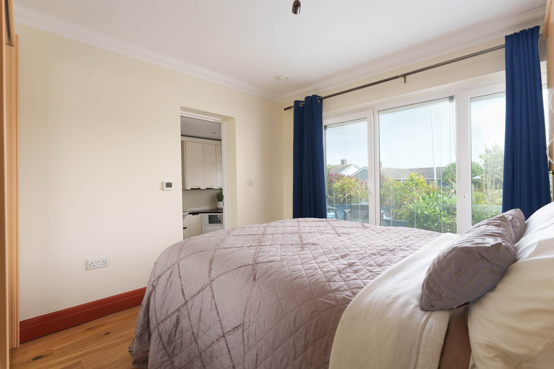 Alinora Crescent, Goring-By-Sea, Image 17