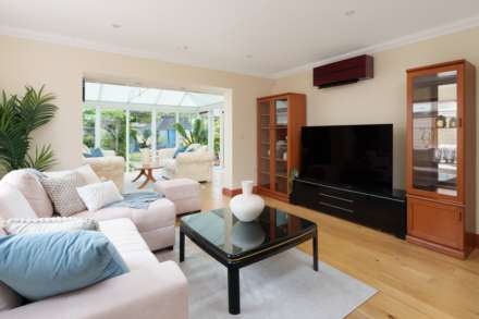 Alinora Crescent, Goring-By-Sea, Image 7