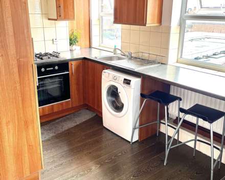 1 Bedroom Apartment, Ritherdon Road, London