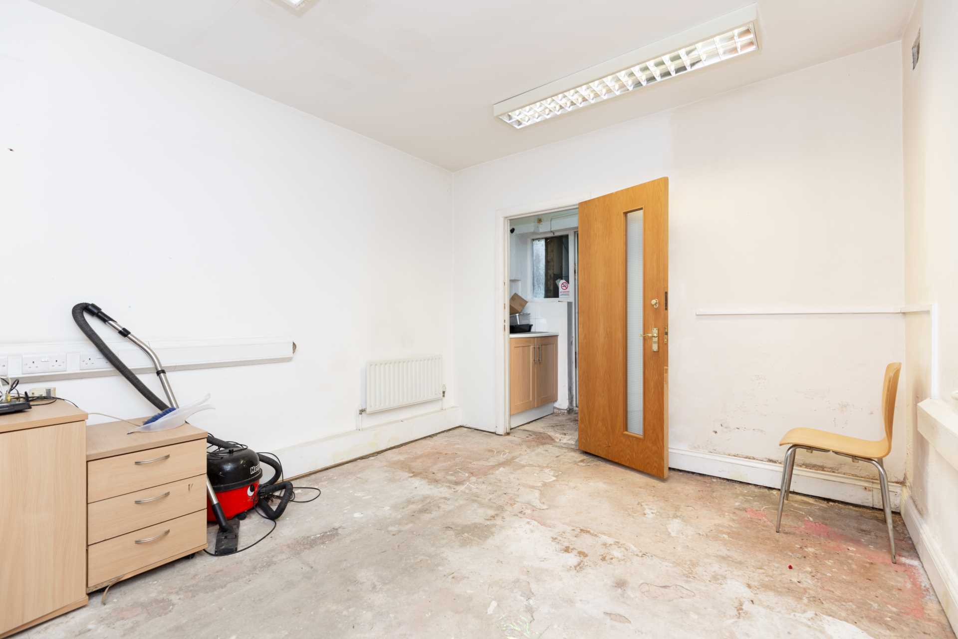 Ruislip Road East, Greenford, UB6 9BG, Image 9