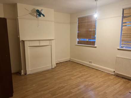 2 Bedroom Flat, Greenford Road, Greenford, UB6