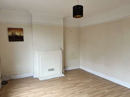 1 Bedroom Flat, Butts Green Road, Hornchurch