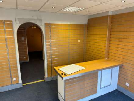 High Street, Billingshurst, Image 3