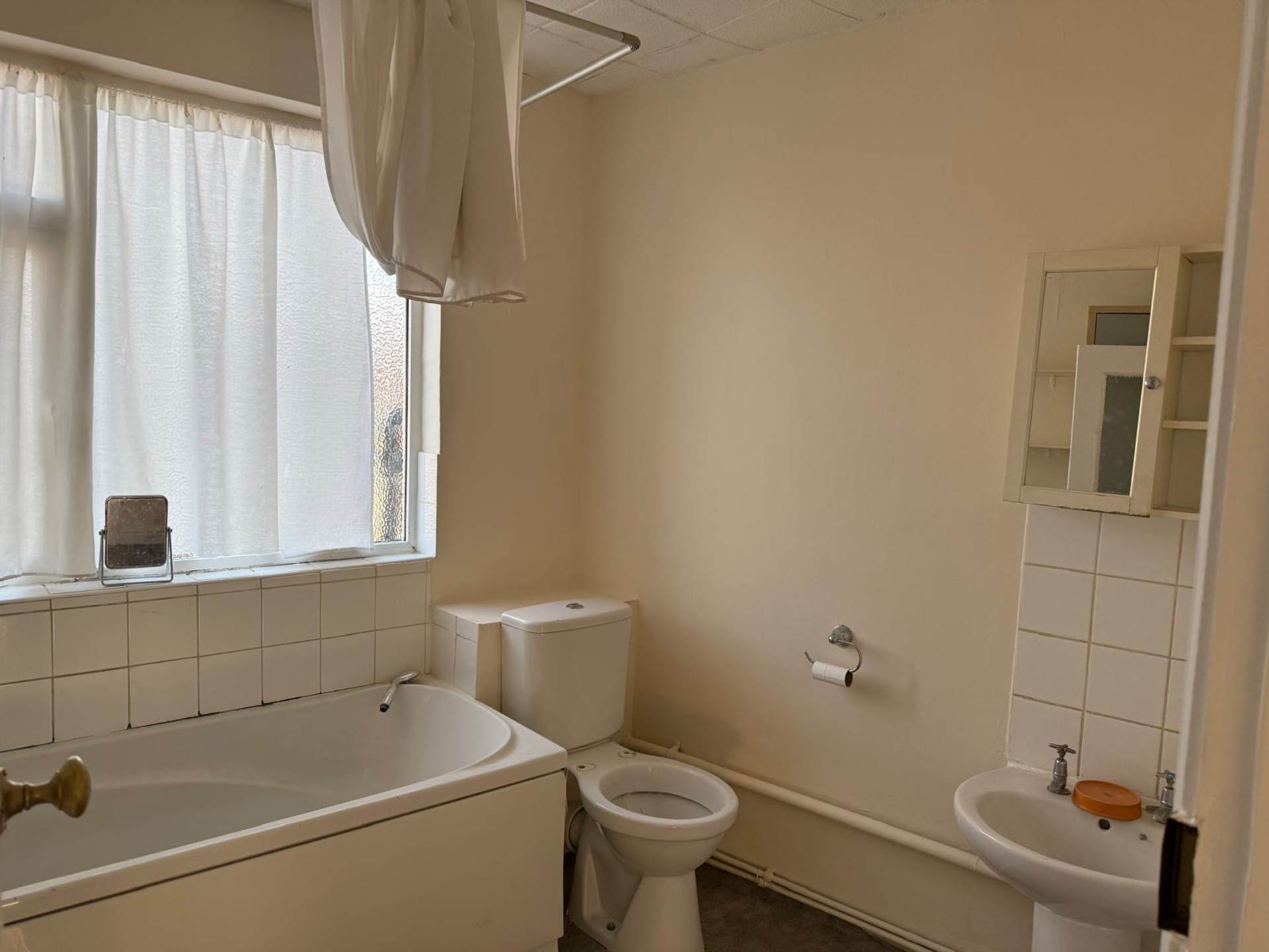 London Road, Morden, Image 4