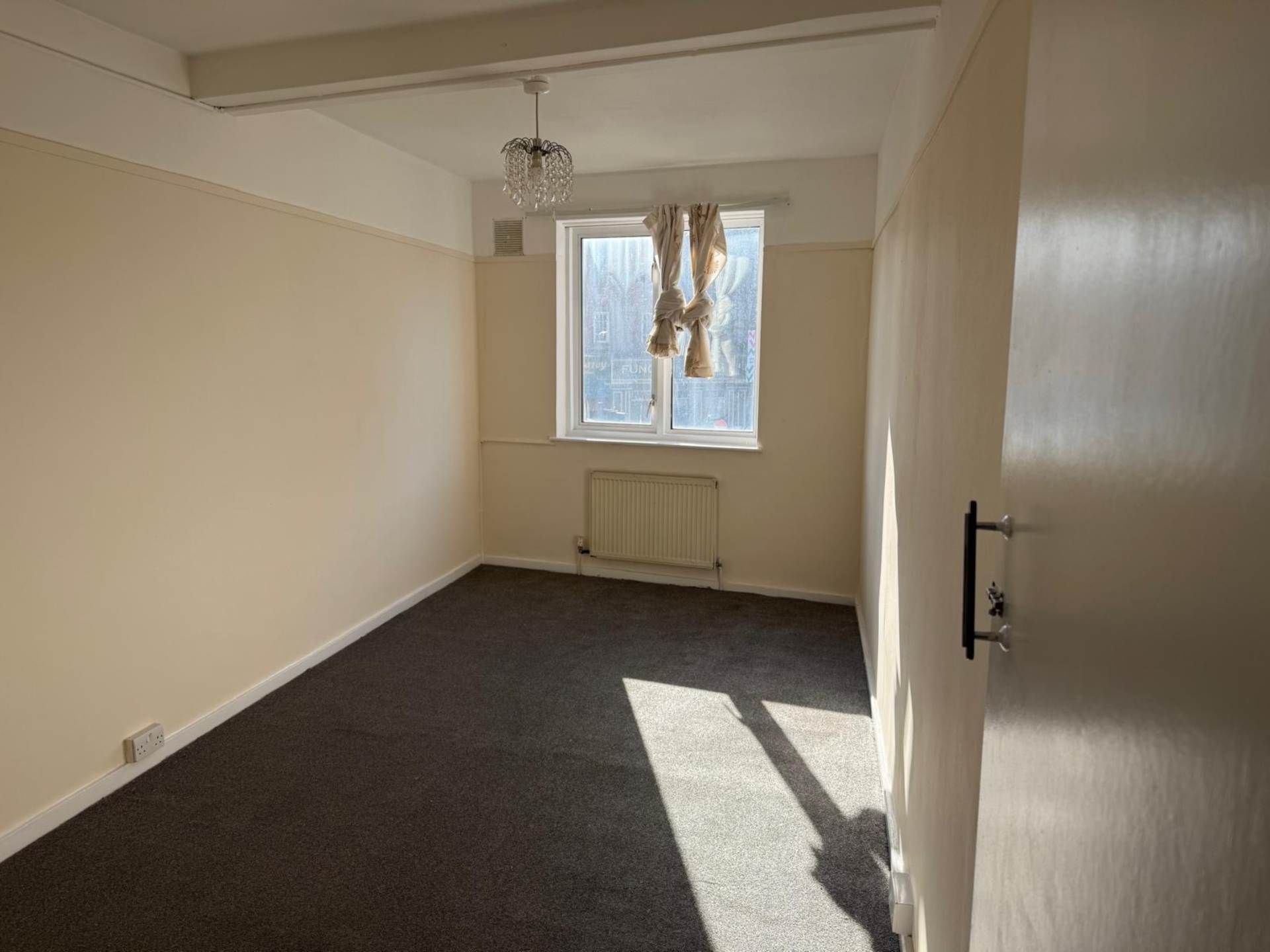 London Road, Morden, Image 7