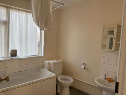 London Road, Morden, Image 4