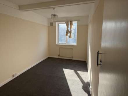 London Road, Morden, Image 7