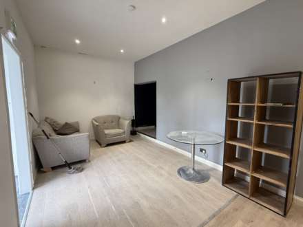 Hillcrest Parade, Coulsdon, Image 2