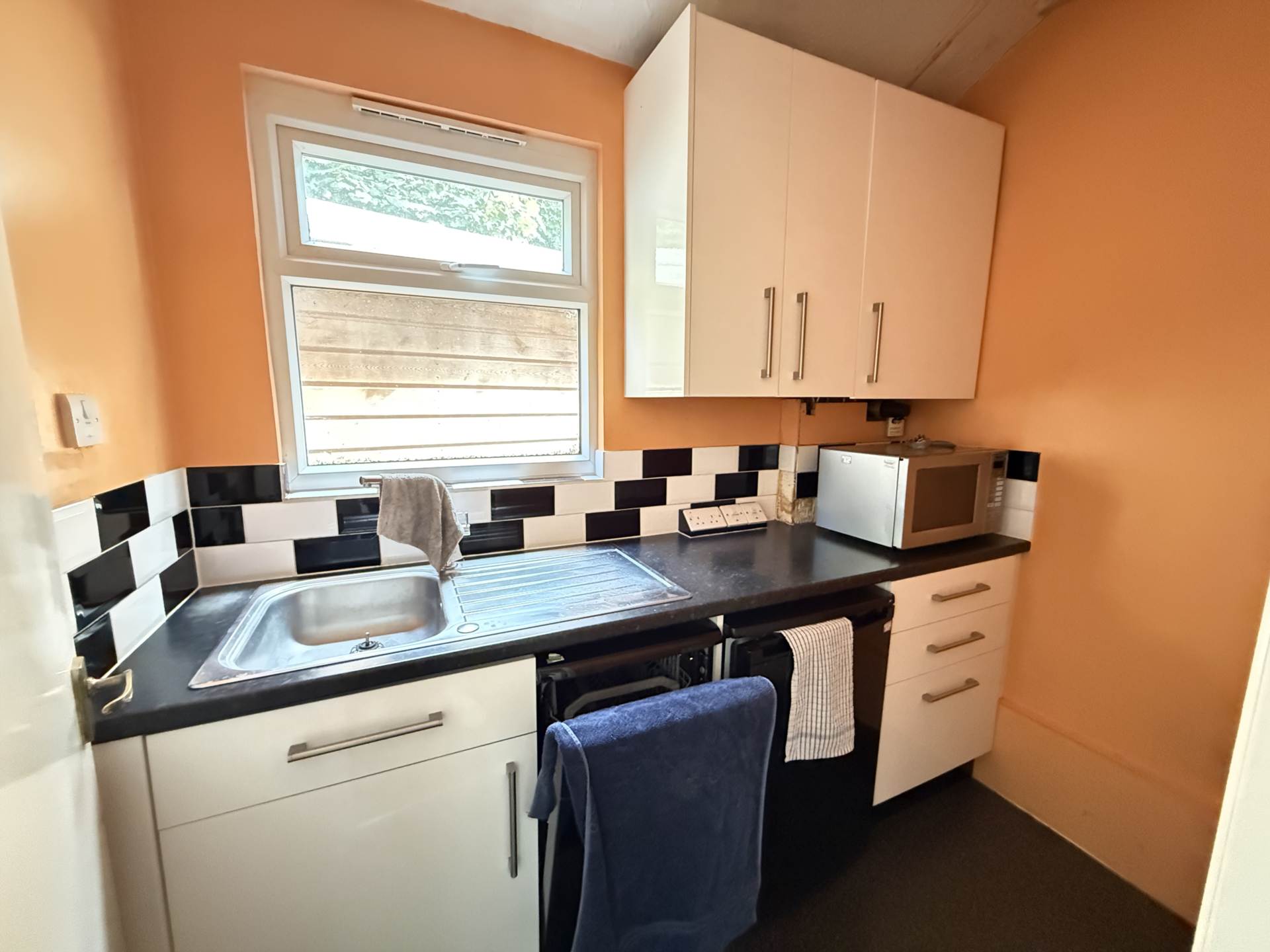 London Road, Reigate, Image 10