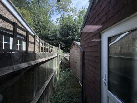 London Road, Reigate, Image 12