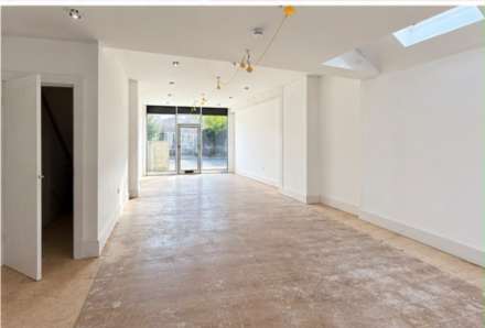Lower Addiscombe Road, Shirley, Image 3