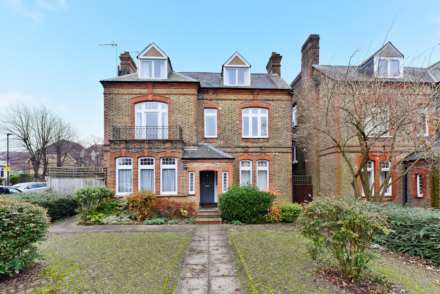 2 Bedroom Apartment, Tooting Bec Gardens, Streatham