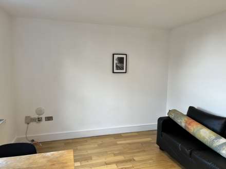 Flat 7, 4 Chatsworth Road, Croydon, Image 3