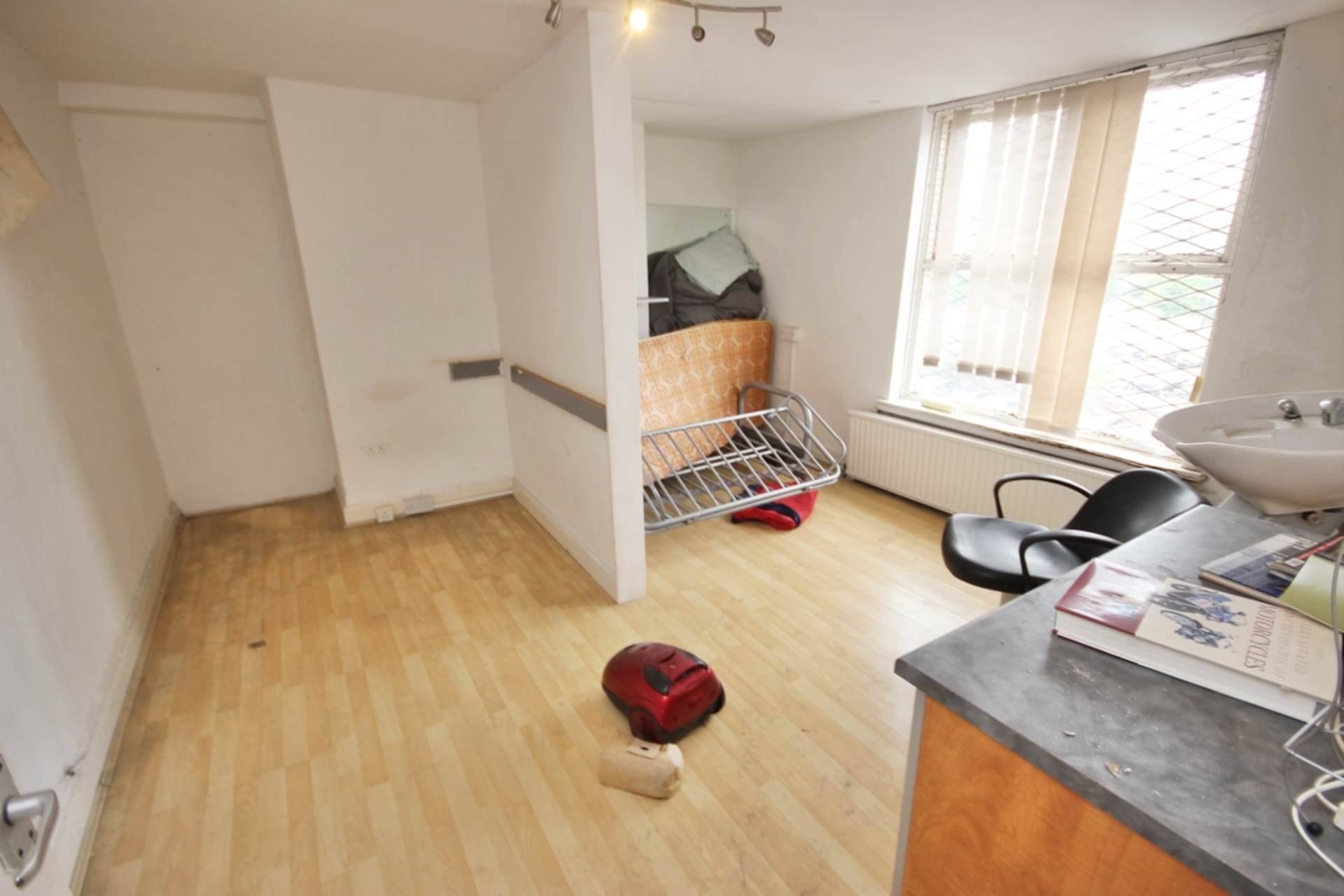 Salford Crescent, Salford, Image 17
