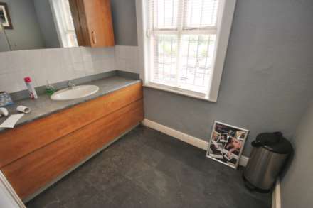 Salford Crescent, Salford, Image 10