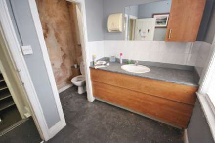 Salford Crescent, Salford, Image 11