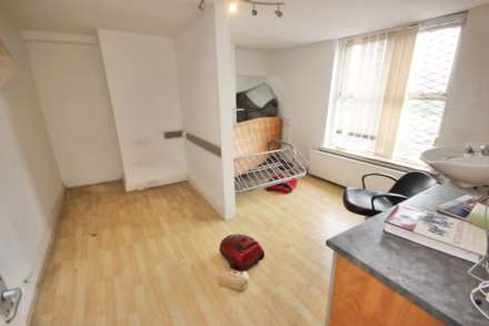 Salford Crescent, Salford, Image 17