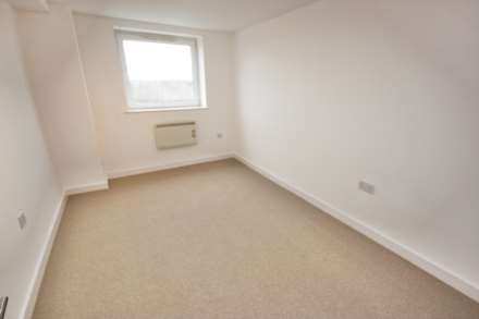 Lakeside Rise, Manchester, Image 5