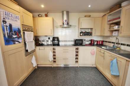 Britannia Road, Sale, Image 4
