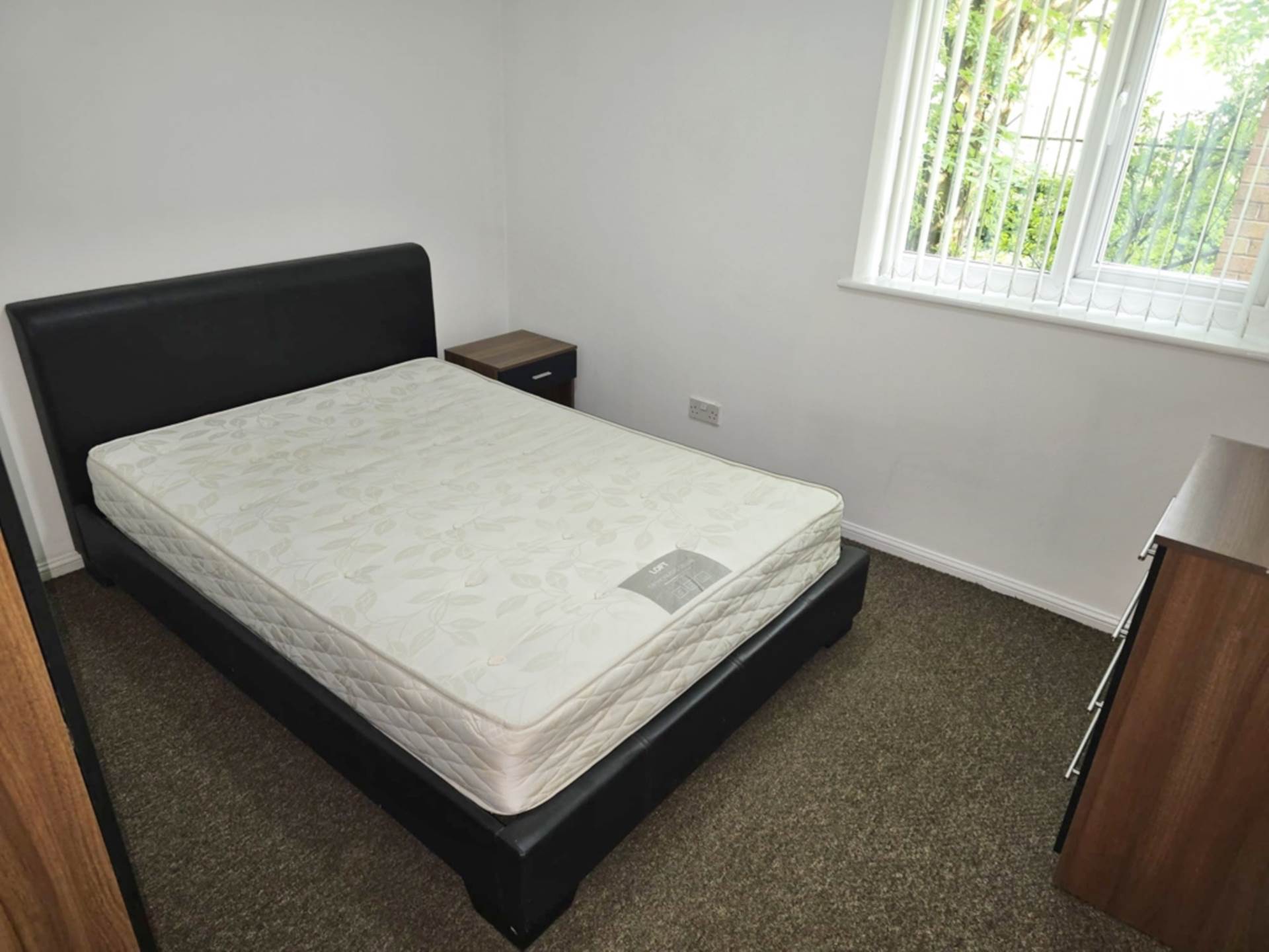 Velour Close, Manchester, Image 6