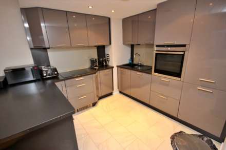 Castlegate, Chester Road, Manchester, Image 2