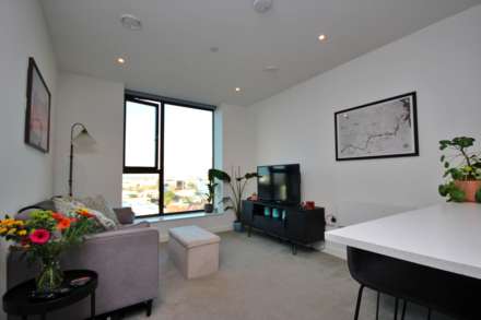 N01 Old Trafford, Image 3