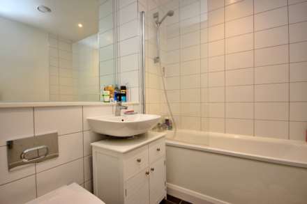 N01 Old Trafford, Image 7