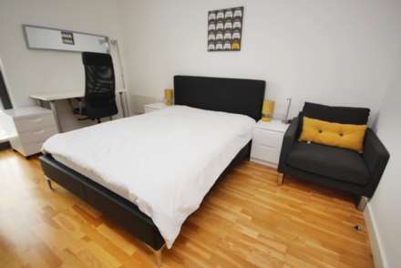 Piccadilly Place, Manchester, Image 2