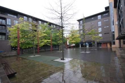 Property For Rent 83, High Street, Manchester