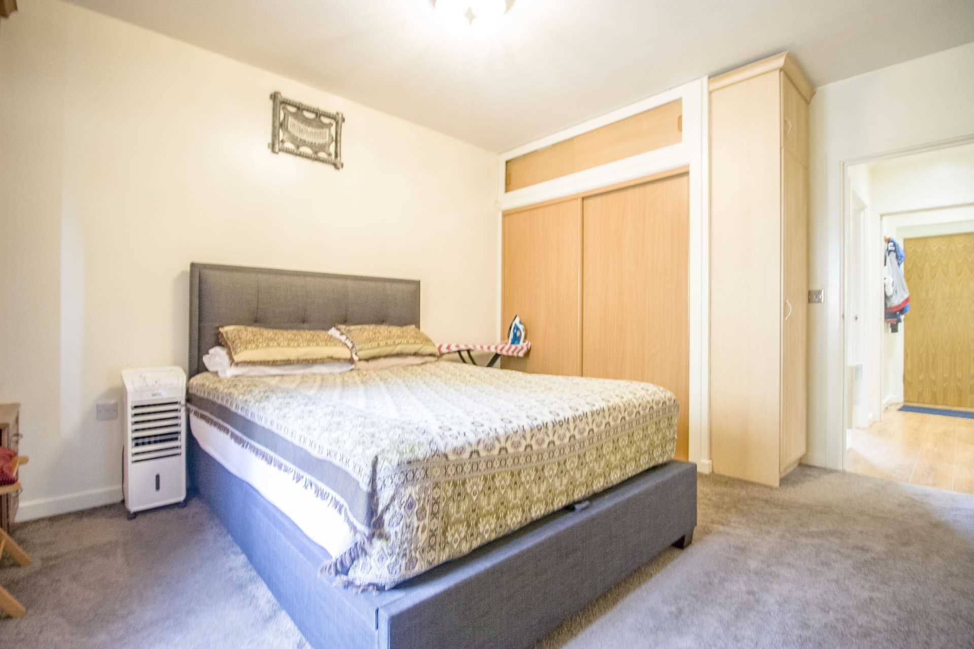 Royal Crescent, Newbury Park, IG2, Image 6
